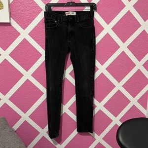 Black Levi’s skinny jeans size 16 (28x28)